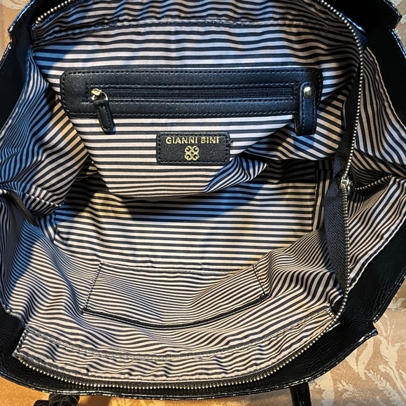 Gianni Bini brown reptile print winged tote. B2A6 - Picture 8 of 9